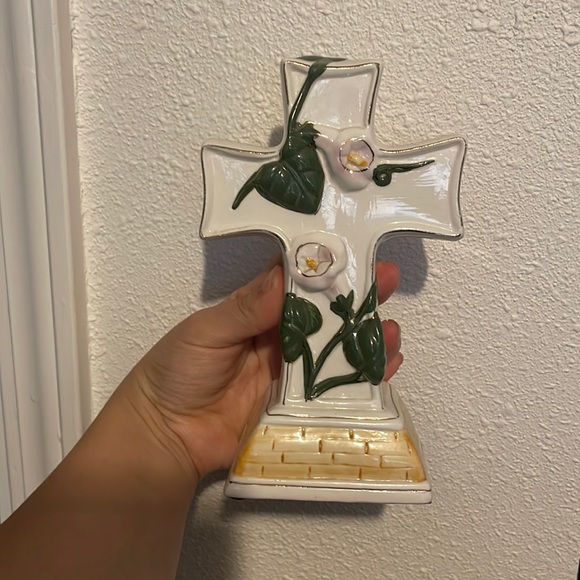 Vintage ceramic cross with flowers - Picture 1 of 4